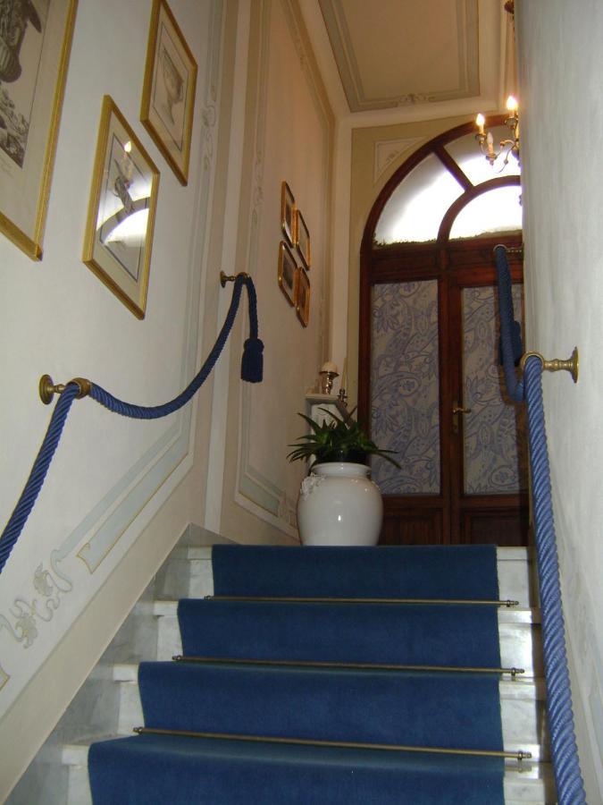 Villa Carlotta Con Piscina Lari Exterior foto